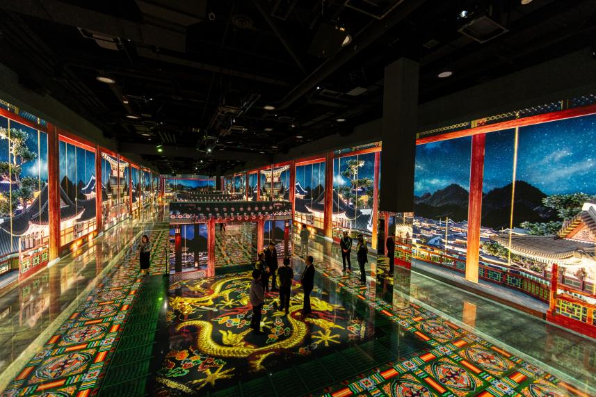 You are currently viewing 첨단기술로 펼쳐진 국가유산 미디어아트, 「레드닷 디자인 어워드 2025」 수상